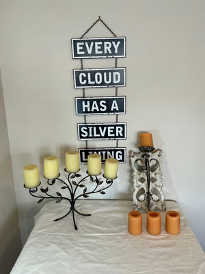 Five-panel hanging sign reading 'EVERY CLOUD HAS A SILVER LINING' and a decorative metal wall sconce with candle - Image 1 of 4