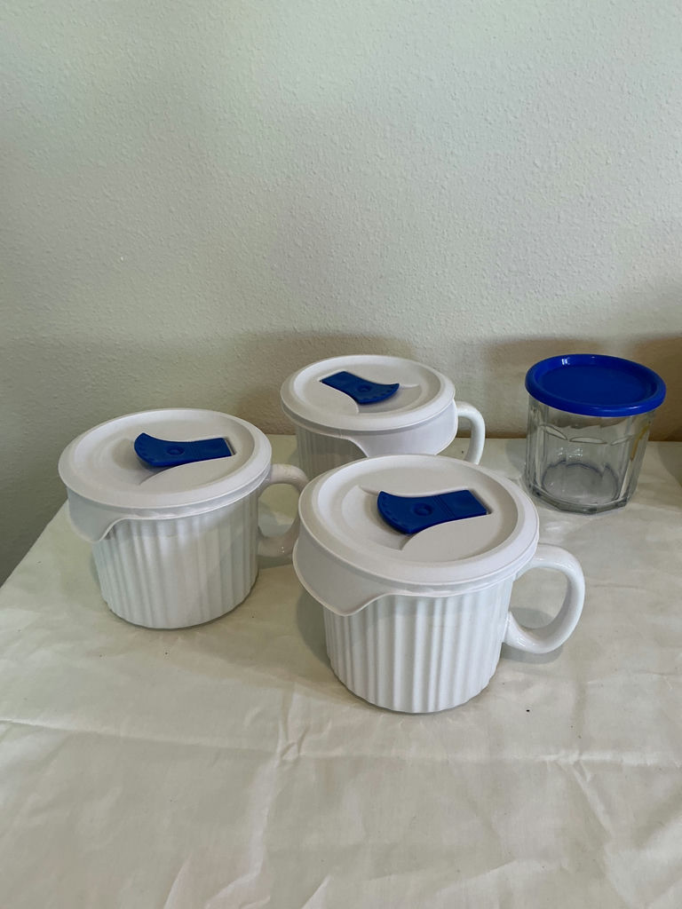 Lidded mugs and cups in assorted colors - image 2 of 3