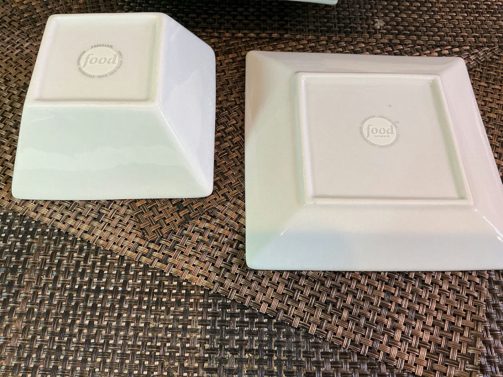White ceramic dinnerware. - image 3 of 6