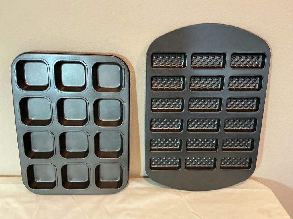 Assorted baking pans and trays.  - image 3 of 4