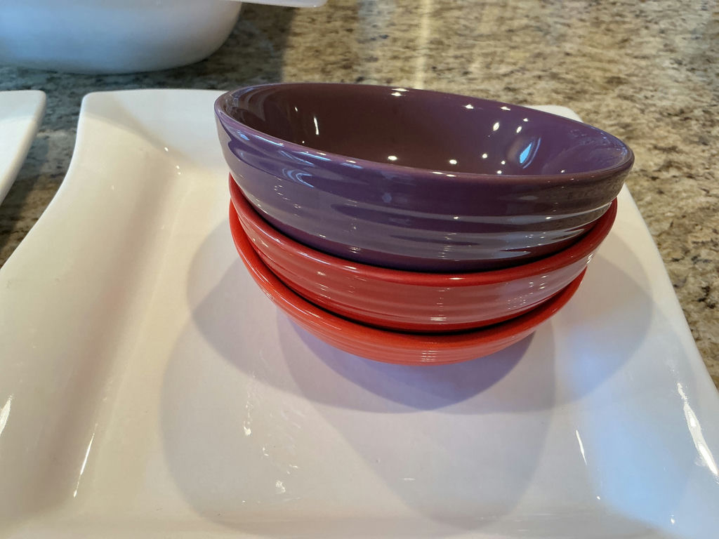White square serving ware and small colored bowls. - image 3 of 6
