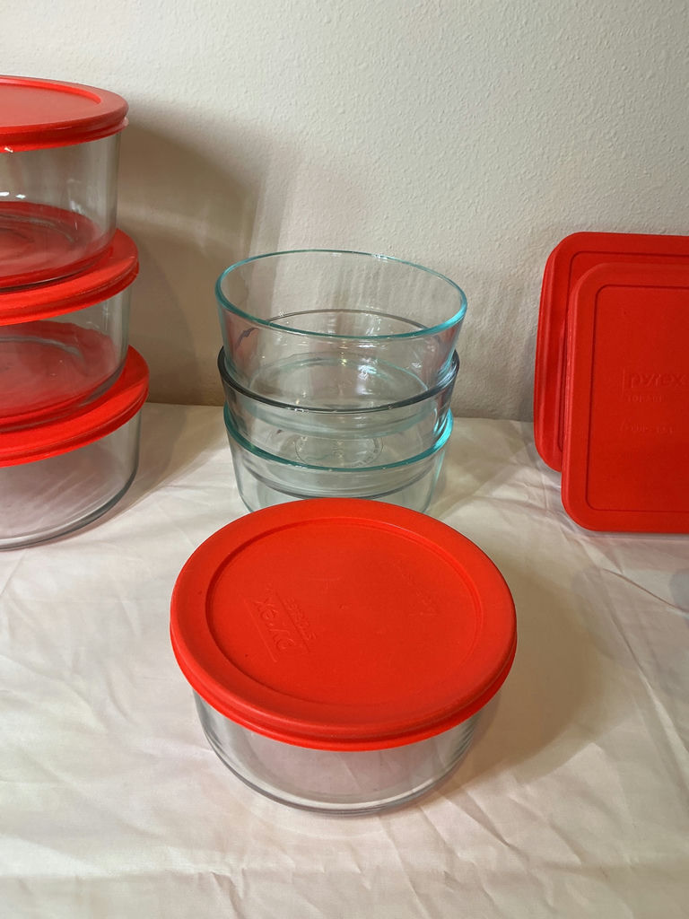 Pyrex glass storage containers with red and blue lids - image 3 of 4