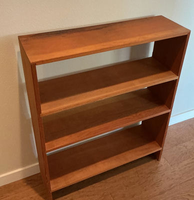 Wood four-shelf bookcase - Image 1 of 4