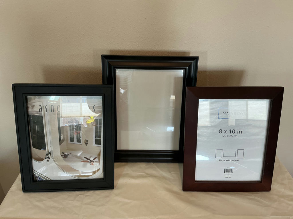 Assorted picture frames - image 2 of 3