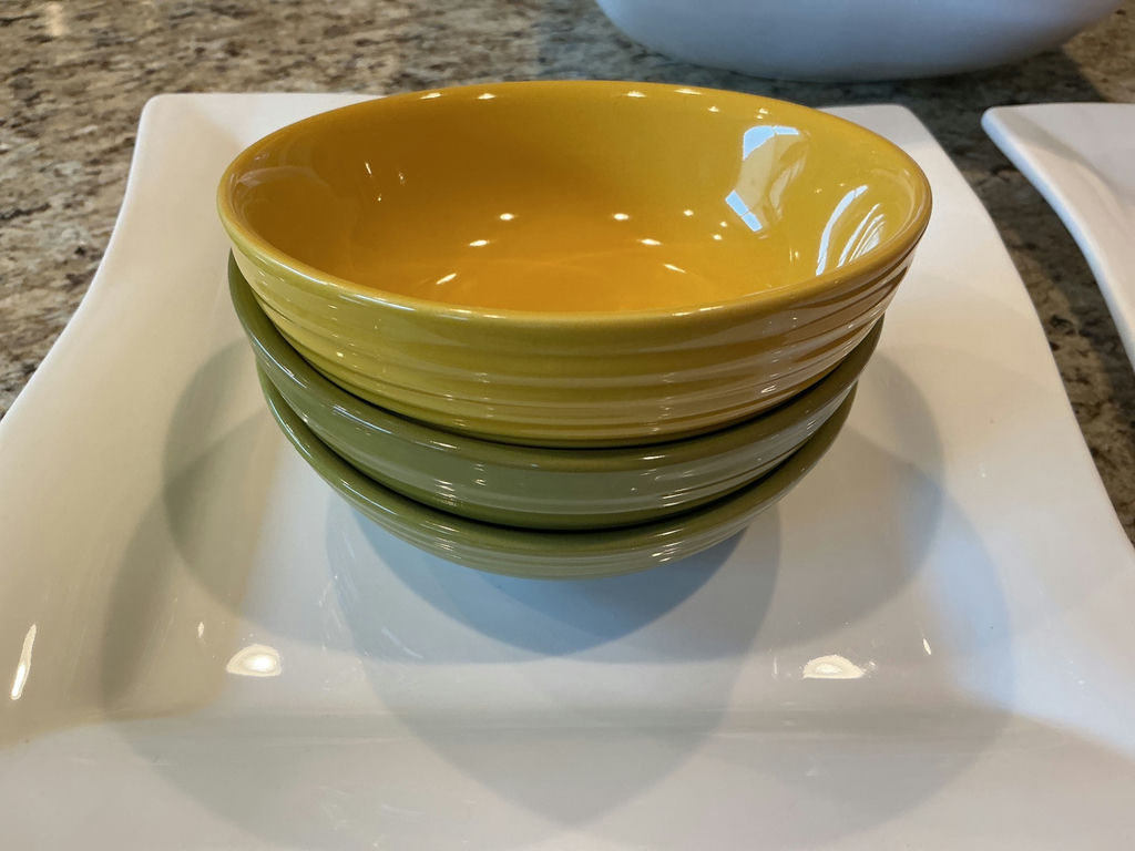 White square serving ware and small colored bowls. - image 2 of 6