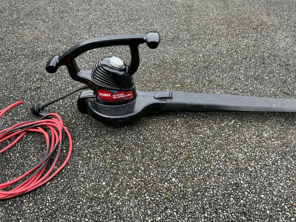EGO Cordless Trimmer and Toro Leaf Blower - image 4 of 5