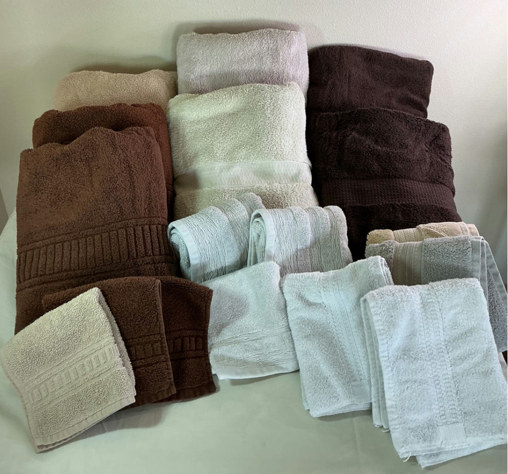 Towels and Sheets - image 3 of 5