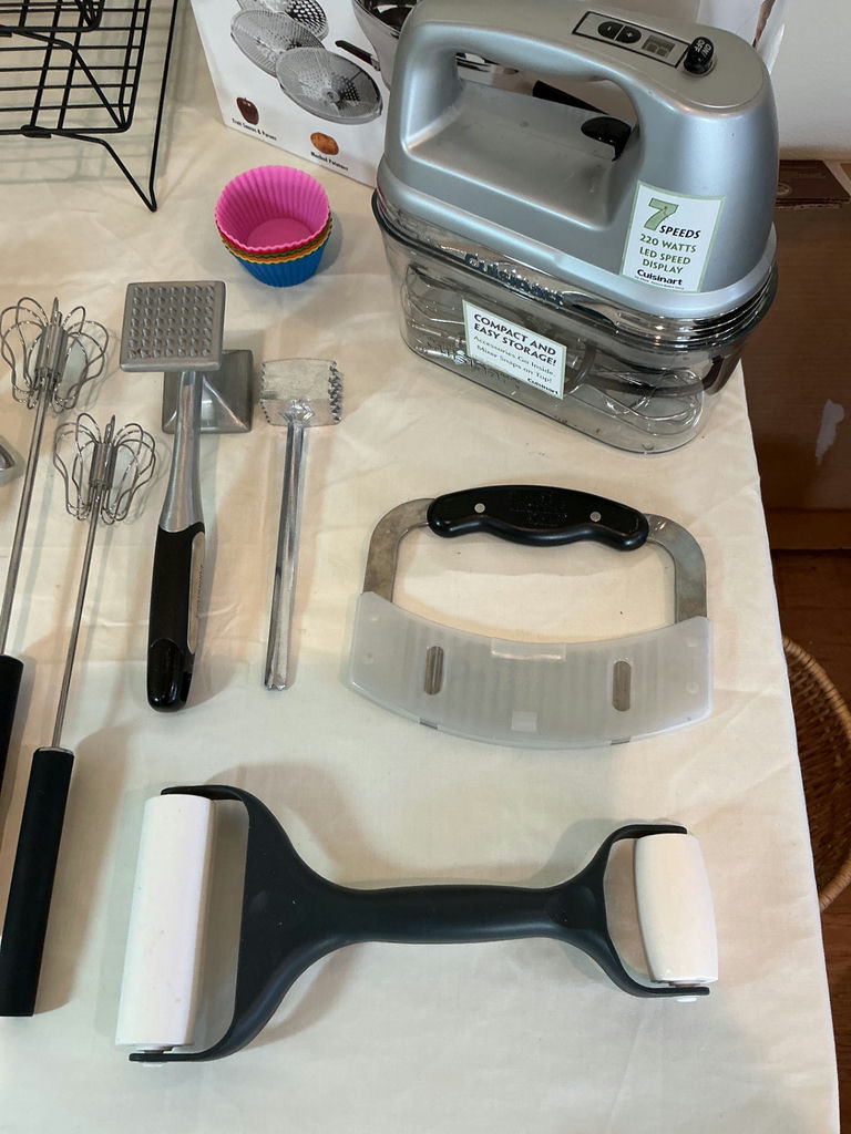 Assorted Kitchen Tools, Gadgets, and Storage Items - image 4 of 6
