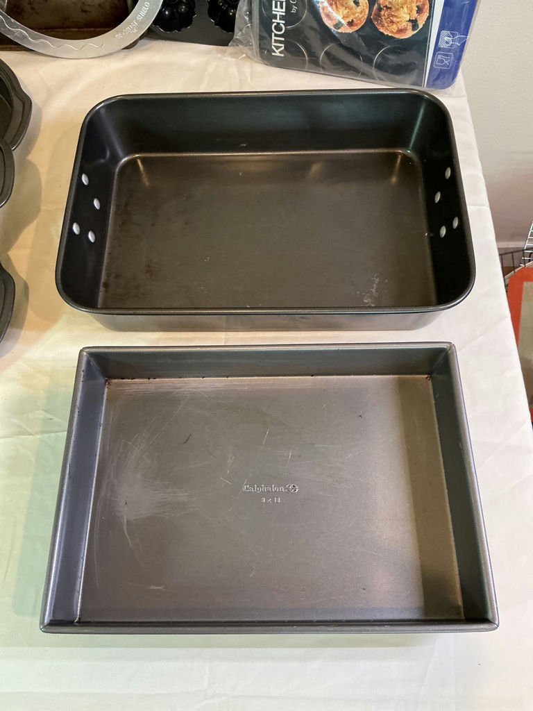 Assorted bakeware set including loaf pans, cake pans, muffin pan and baking sheets - image 4 of 6