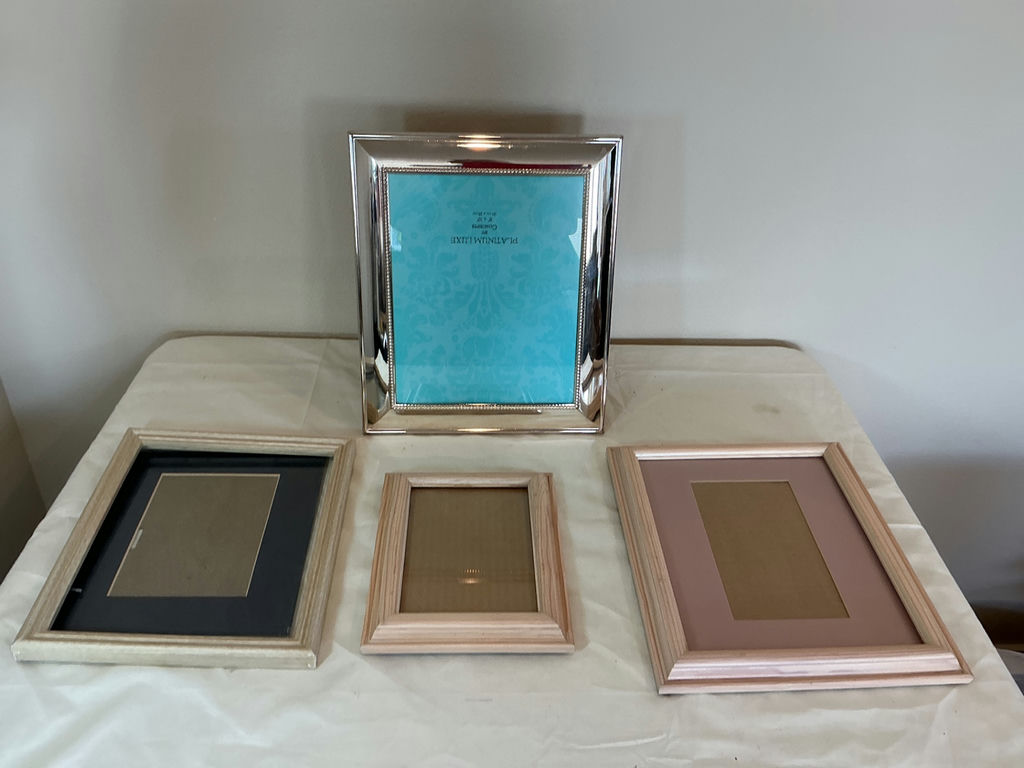 Assorted picture frames - image 3 of 3