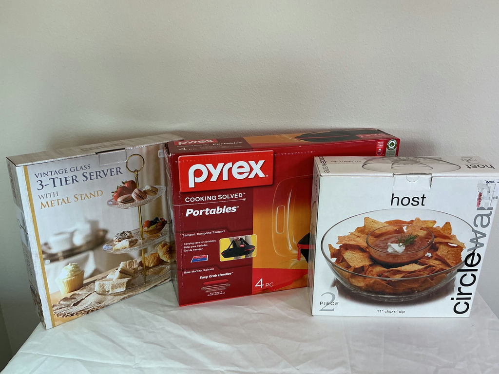 Assorted boxed kitchen serveware sets - image 1 of 5