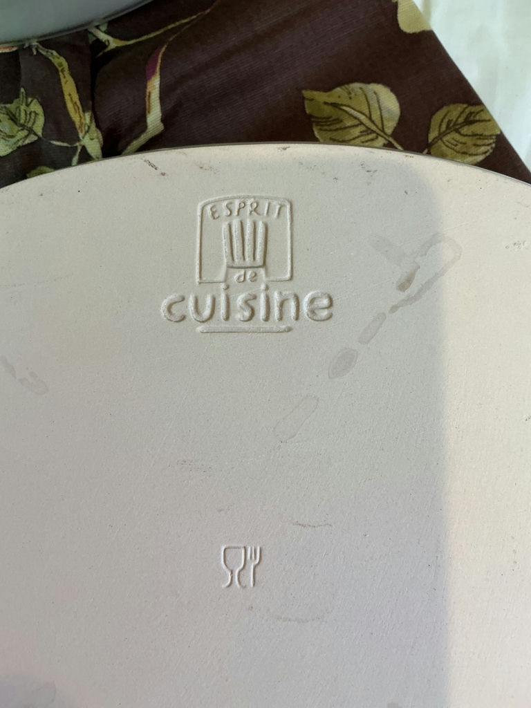 Two ceramic baking dishes with scalloped rims. - image 2 of 3