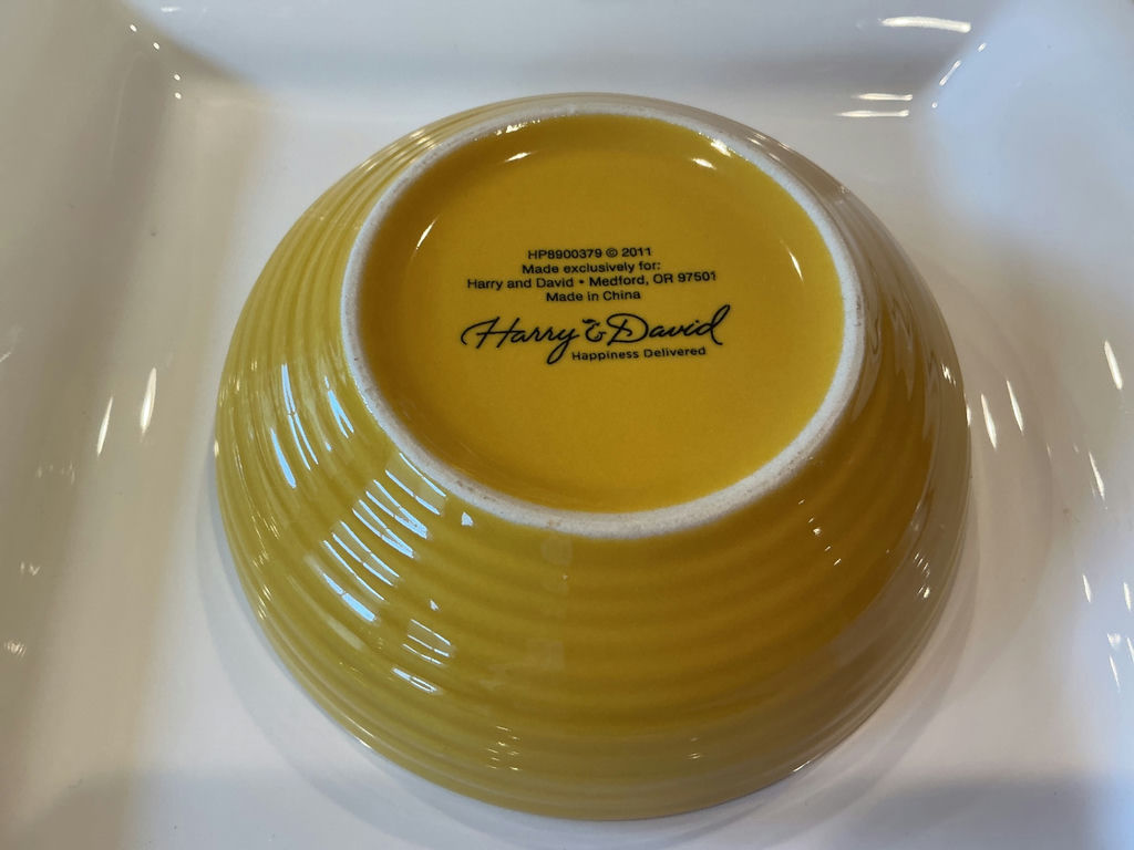 White square serving ware and small colored bowls. - image 4 of 6