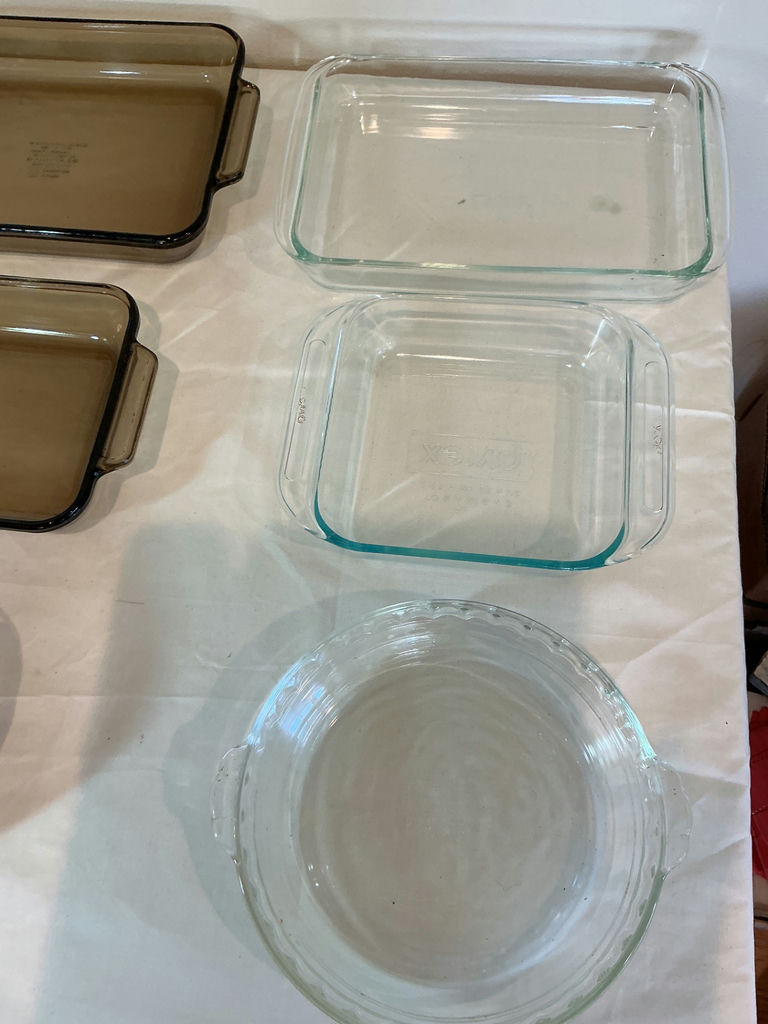 PYREX Glass bakeware set with rectangular and round dishes - image 2 of 3