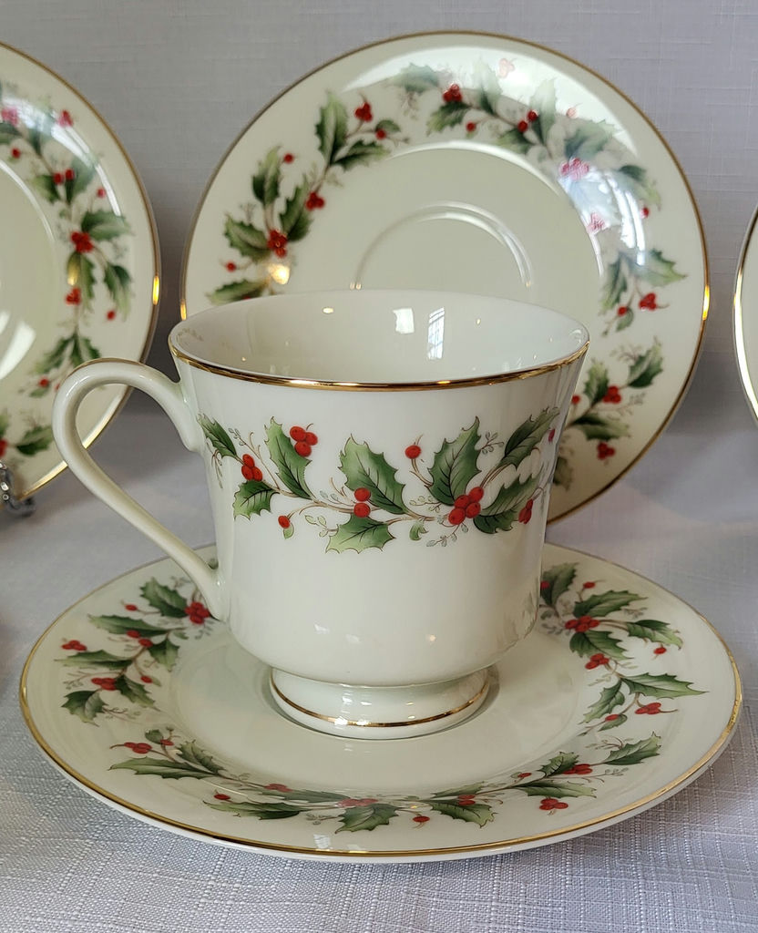Vintage Holiday Cups & Saucers "All The Trimmings" Japan 86' - image 3 of 8