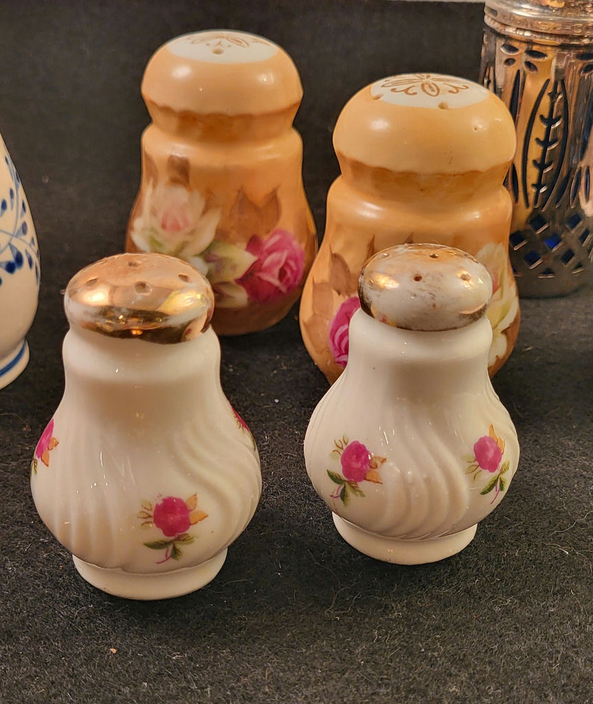 Vintage Lot of 8 sets (+1) Salt & Pepper Shakers - image 10 of 14