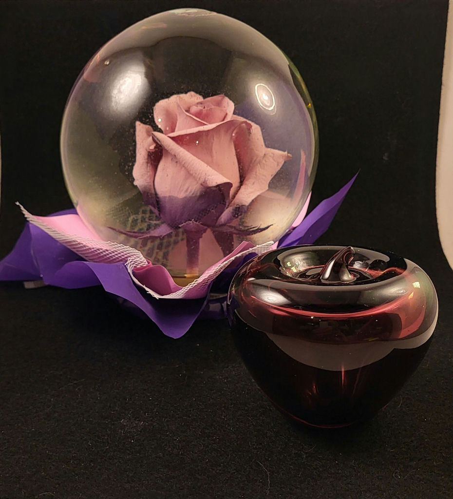 2 Glass Decorative Items (Blenko Apple?) - image 1 of 6