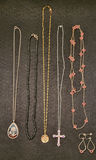 Lot of 5 Neclaces + 1 Matching Pair Earrings - thumbnail 5 of 6