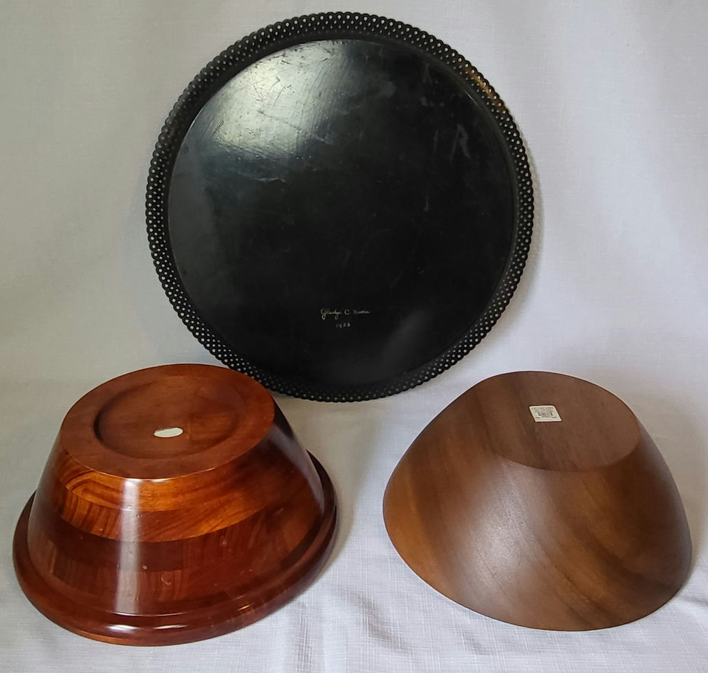 Vintage Toleware Tray & 2 Wooden Bowls - image 2 of 10