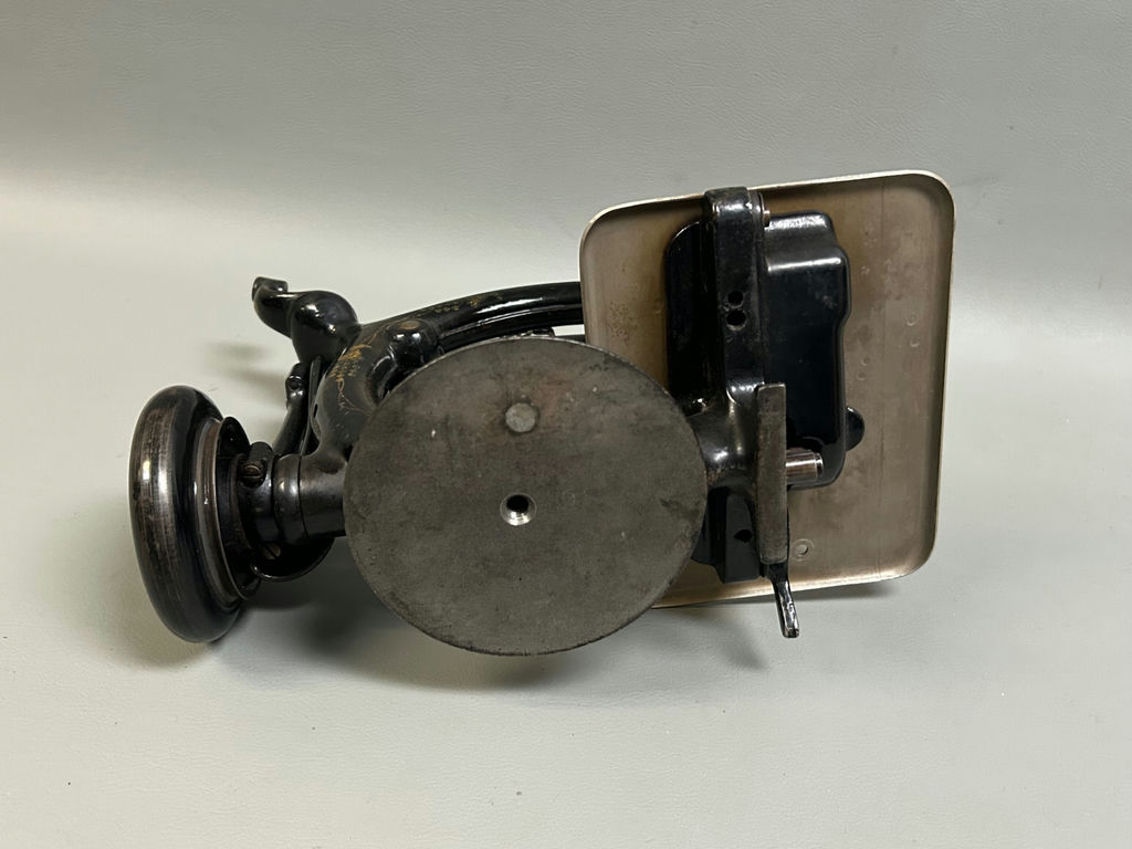 Antique Wilcox & Gibbs Threadle Chain Stitch Sewing Machine  - image 5 of 7