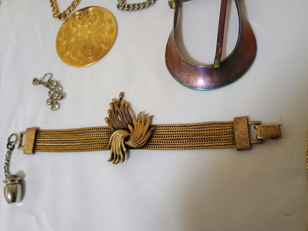 Assorted gold-tone jewelry collection - image 3 of 6