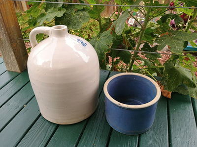 White ceramic jug and blue ceramic crock - Image 1 of 6