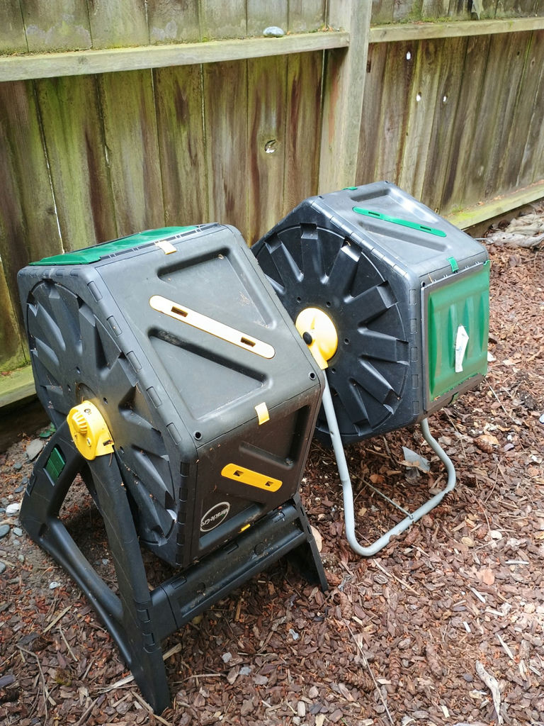 Two rotating compost bins - image 3 of 4