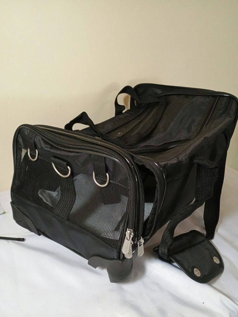 Rolling pet carrier and supplies - image 3 of 3
