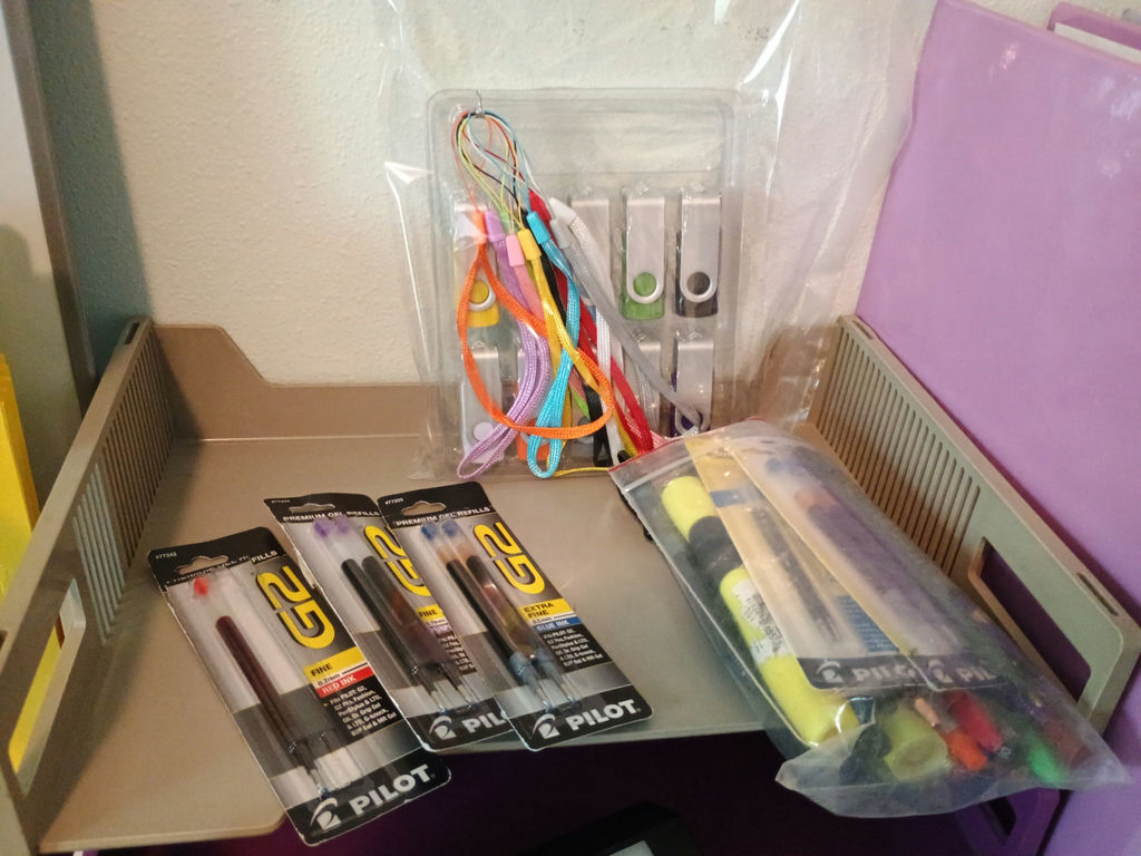 Office supplies - image 3 of 6