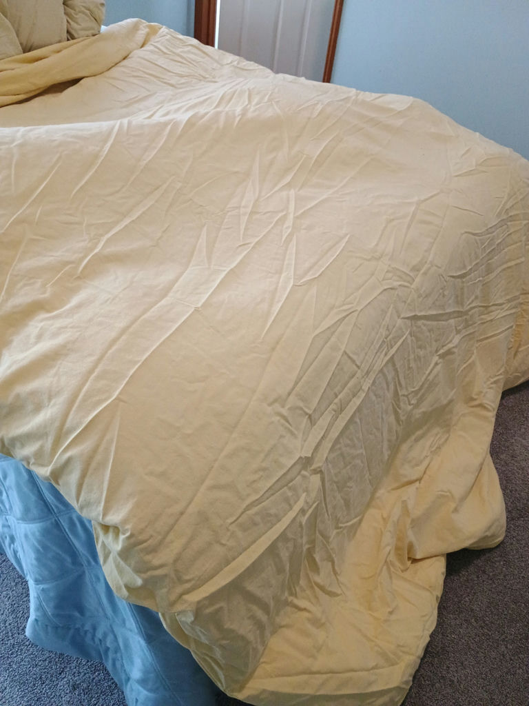 Queen bed, platform frame - image 3 of 9