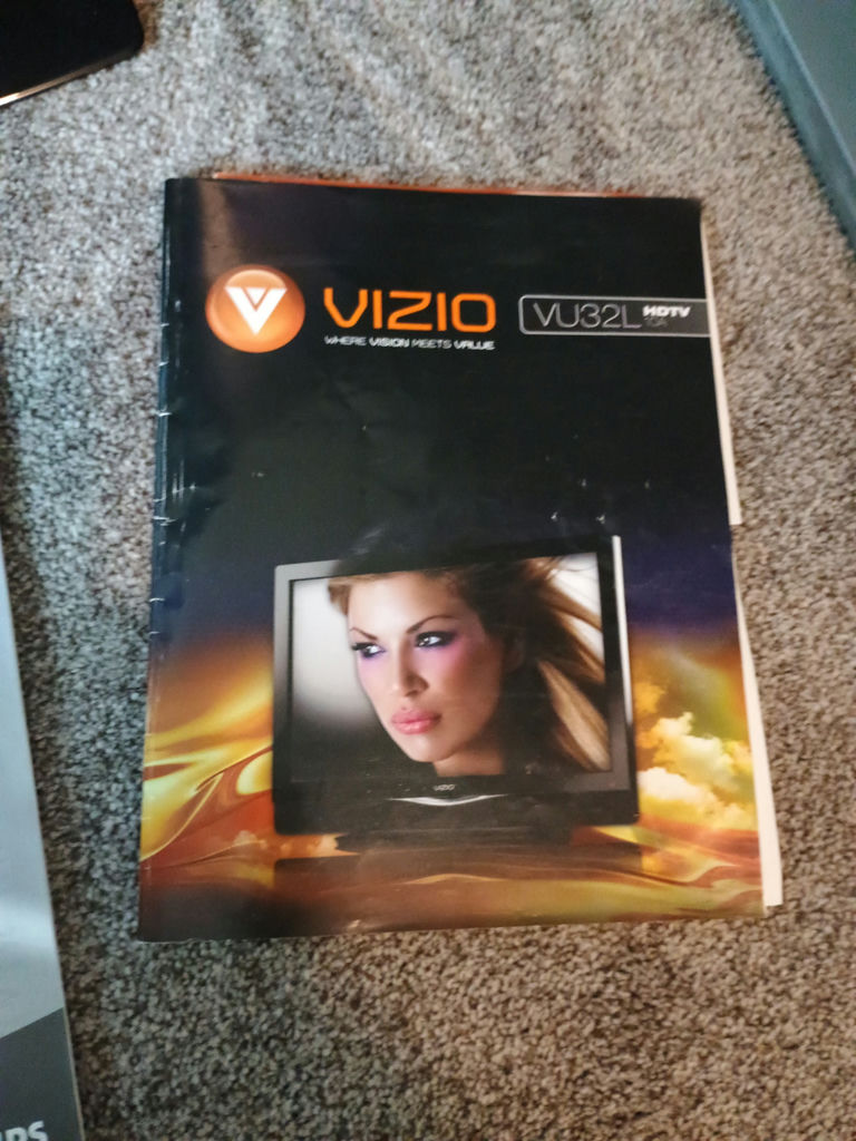 Vizio TV, Philips DVD player - image 3 of 5