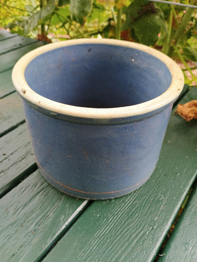 White ceramic jug and blue ceramic crock - image 5 of 6