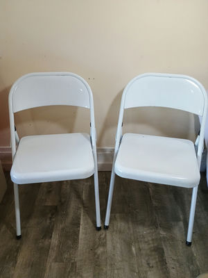 Two white metal folding chairs - Image 1 of 3