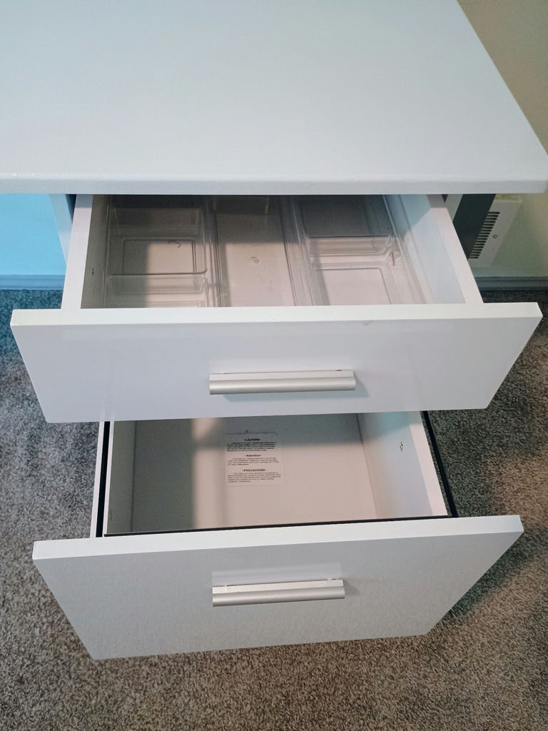 White desk with right-side two-drawer pedestal - image 5 of 5