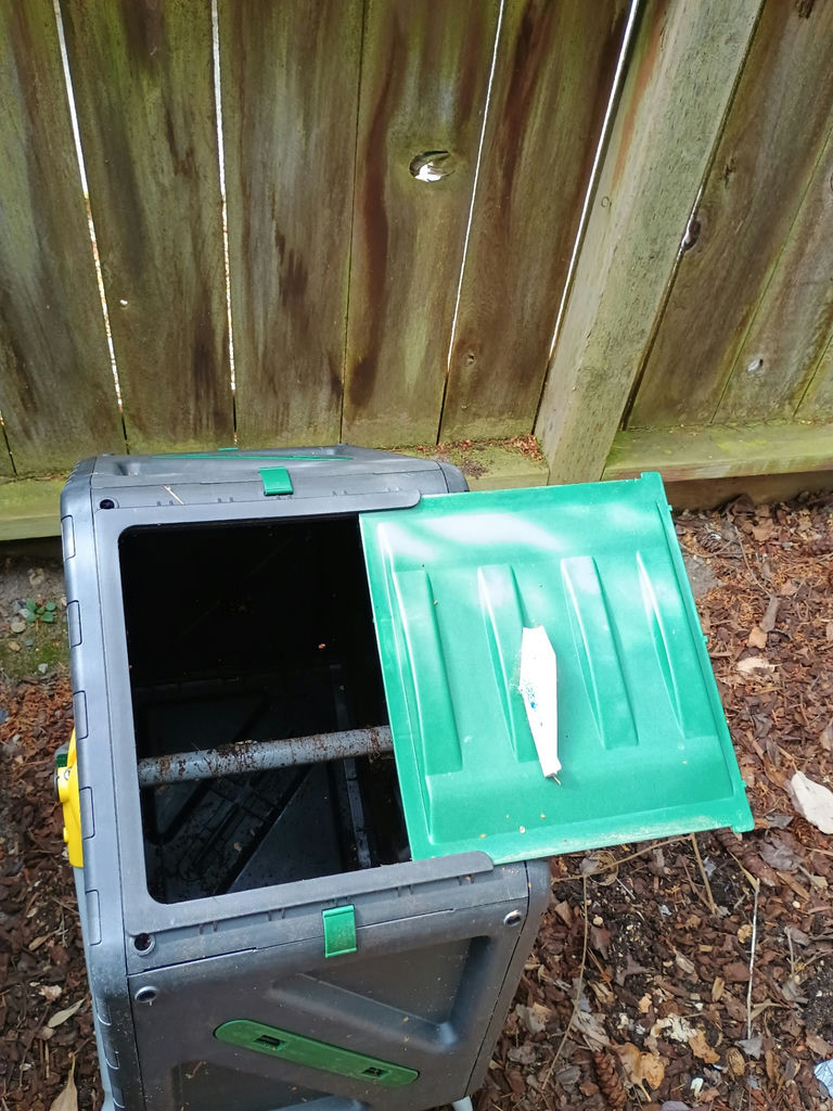 Two rotating compost bins - image 4 of 4