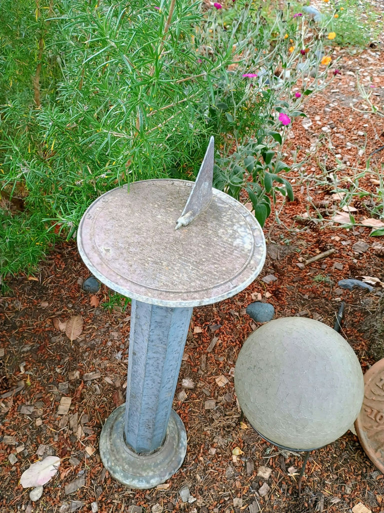 Garden art, sundial - image 4 of 4
