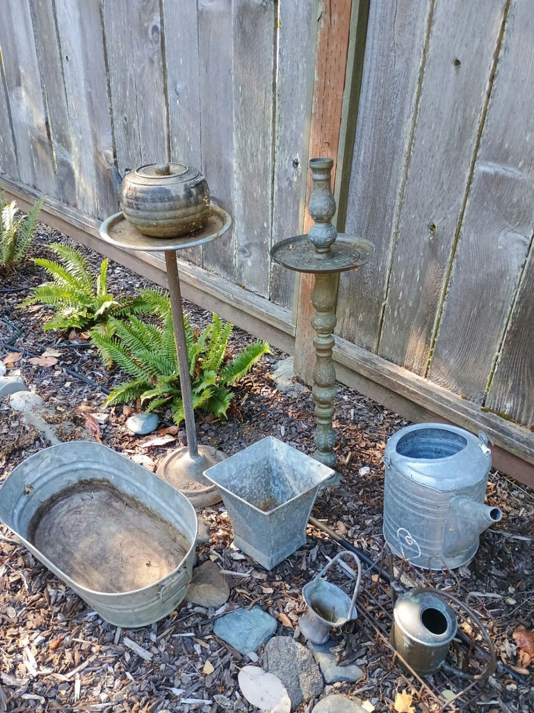 Metal yard art - image 3 of 3