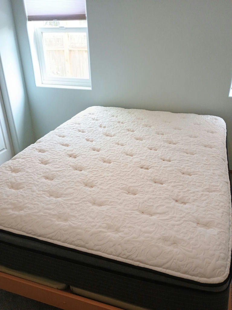 Queen bed, platform frame - image 7 of 9
