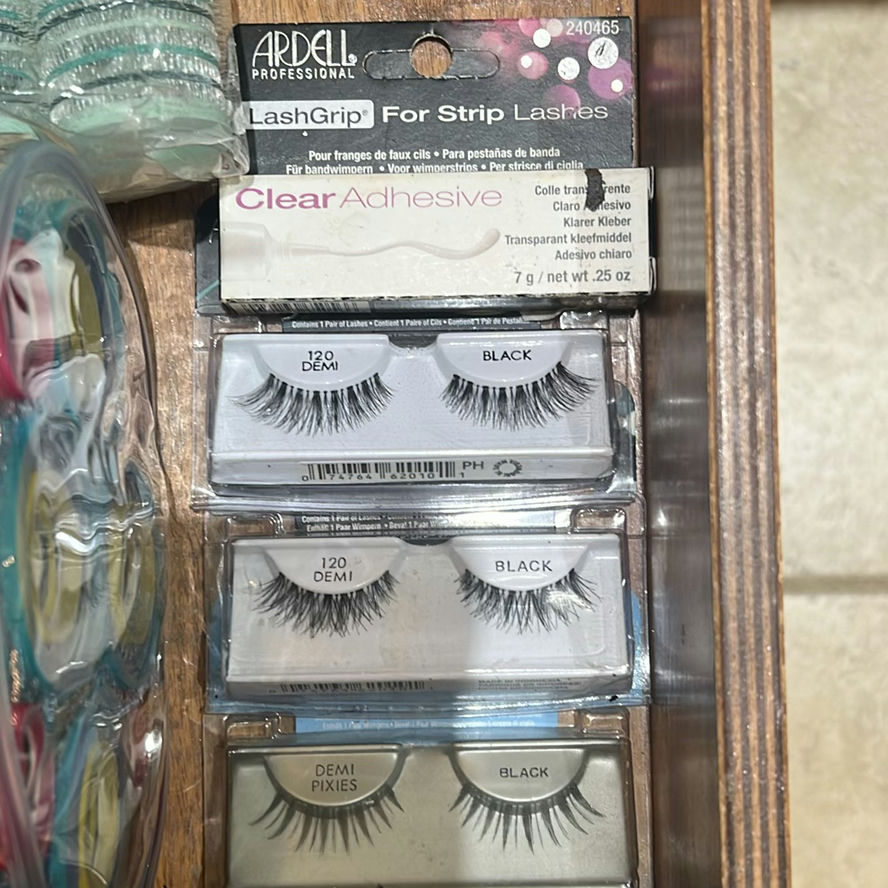 Beauty and Cosmetic Accessories Bundle - image 4 of 7