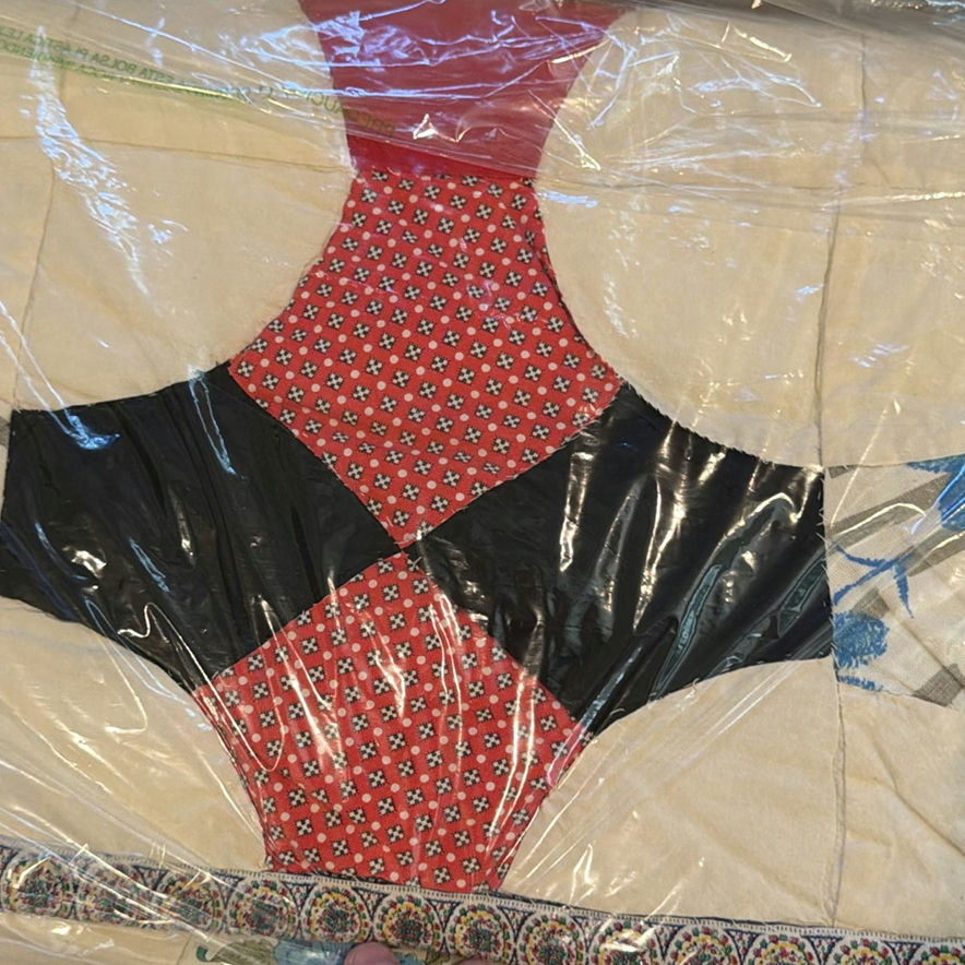 Assorted Quilts, Blankets, and White Linens - image 5 of 10
