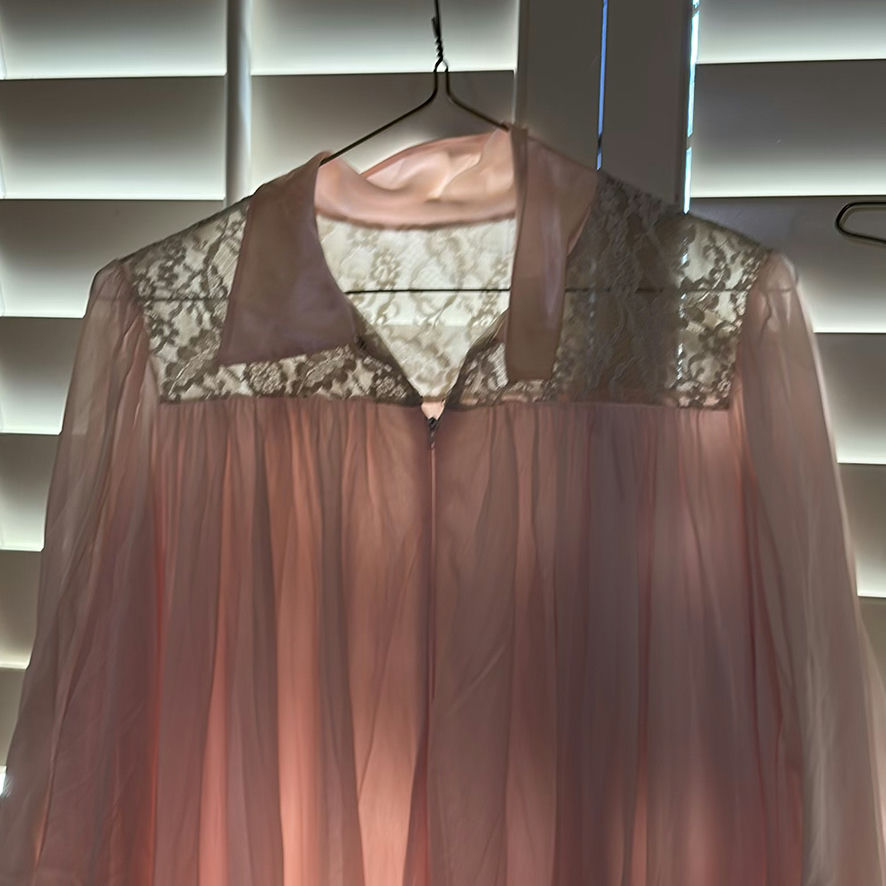 Vintage Sheer Lace Nightgowns and Robes - image 4 of 7