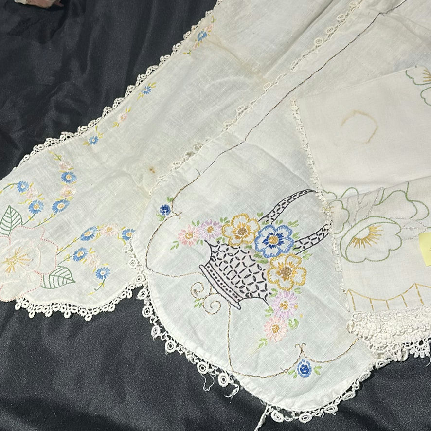 Embroidered Linen Tablecloths and Decorative Linens - image 2 of 5