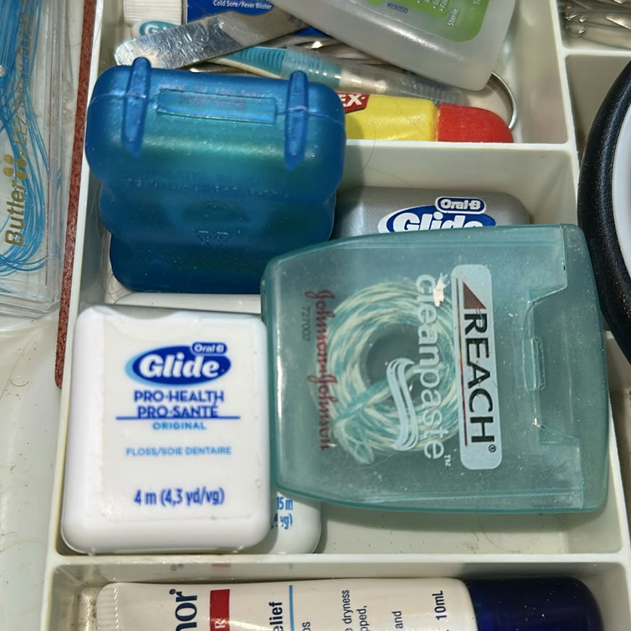 Assorted Personal Care and Grooming Items - image 6 of 6