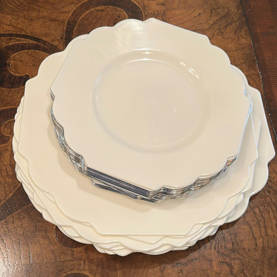 Assorted Christmas and Holiday Home Decor Items - image 7 of 10