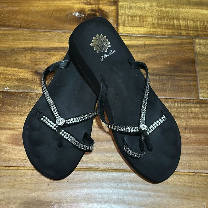 Vera Bradley Duffel Bag and Two Pairs of Sandals - image 7 of 9