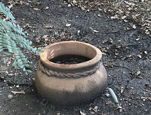 Decorative Garden Pots and Metal Yard Art - image 2 of 6