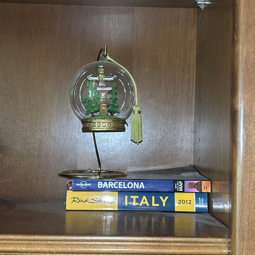 Decorative Figurines, Travel Books, and Glass Decor - image 3 of 8