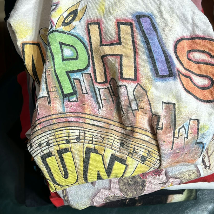 Vintage Graphic Band and Music Artist T-Shirts - image 11 of 16
