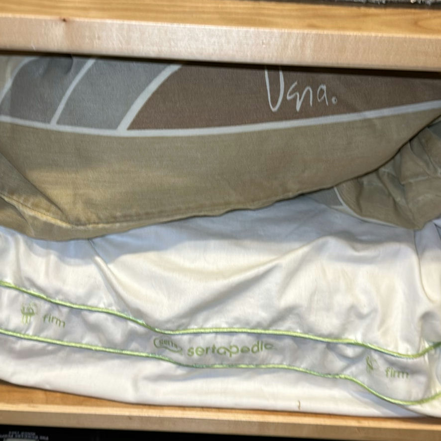 Assorted Blankets, Throws, and Pillows - image 5 of 10