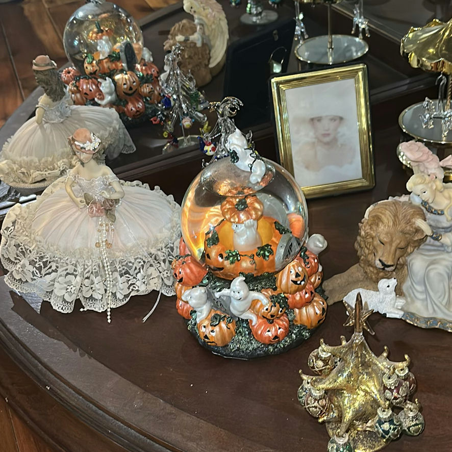 Assorted Decorative Figurines and Holiday Decor - image 2 of 4